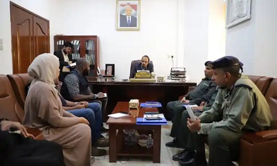 محافظ حضرموت يناقش مع فريق منظمة الهجرة الدولية سُبل معالجة أوضاع المهاجرين غير الشرعيين