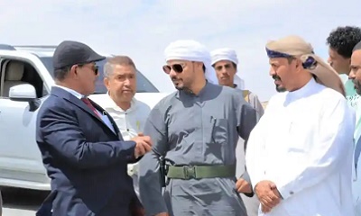 وجه بسرعة العمل على صيانتها وكيل المحافظة يتفقد الأضرار بعقبة عشعش ويطلع على أعمال صيانة الخط الدولي بمديرية ثمود