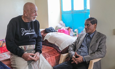 اللواء الركن البحسني يزور رئيس أركان المنطقة العسكرية الثانية في بيتهم ويطمئن على صحته