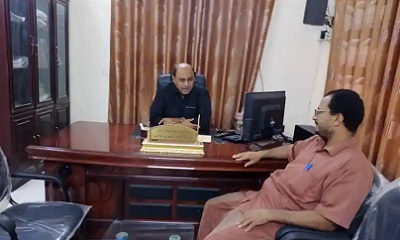 مدير مياه شبام يلتقي بعاقل حارة مدينة شبام التاريخية ويناقش معه تحسين اوضاع خدمة المياة بالمدينة