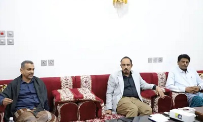 محافظ حضرموت يؤكد أهمية تكامل الدور الرسمي والمجتمعي لتعزيز الأمن وتفعيل الرقابة على خدمات المواطنين