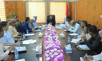 الوكيل العامري يترأس اجتماع لمجلس إدارة صندوق النظافة والتحسين بوادي وصحراء حضرموت
