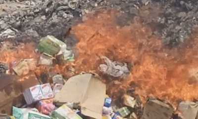 مكتب الأشغال العامة بالشحر يتلف 378 كيلو جرام من المواد الغذائية والاستهلاكية، ويغلق عدد من المحال التجارية