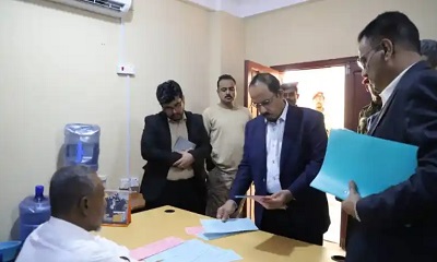 محافظ حضرموت يتفقّد الانضباط الوظيفي في أول أيام الشهر الفضيل ويوجه بإزالة مخلفات الأمطار والسيول