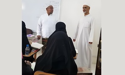 مدير مكتب جامعة الأحقاف بدولة إندونيسيا في زيارة لكلية البنات