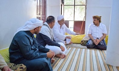 المحافظ بن ماضي يزور عددًا من العلماء والشخصيات الاعتبارية ويُشيد بأدوارهم في نشر الفضيلة والخير وإصلاح المجتمع وذات البين
