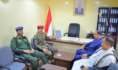 محافظ حضرموت يطلع على جهود تعزيز الأمن بالوادي ويساند أداء رئيس أركان المنطقة العسكرية الأولى العميد الركن عامر بن حطيّان عقب عدوله عن قرار الاستقالة
