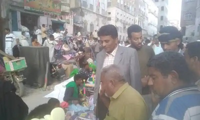 مدير عام مديرية المكلا يشارك أبناء المكلا احتفالاتهم في ختم مسجد بايعشوت