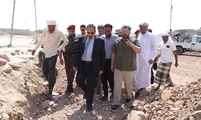 وزير الأشغال العامة ومحافظ حضرموت يتفقّدان عددًا من مشاريع الطرق بالمكلا لإيجاد مسارات جديدة لمواكبة التوسع والازدحام