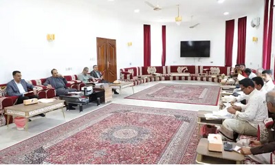 محافظ حضرموت يرأس اجتماعًا للجنة العامة للمناقصات ويشدّد على توريد أدوية كيماوية ذات جودة لمرضى السرطان