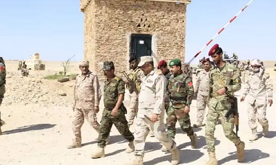 قائد المنطقة العسكرية الثانية يزور لواء شبام ولواءالدفاع الساحلي 