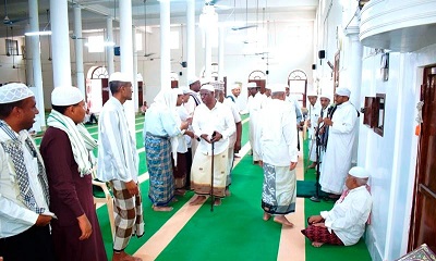 بالدموع والابتهالات وأحياء الموروث في توديع شهر رمضان في ليلة 21 سبعة مساجد تشهد ختايم القرآن وتودّع شهر رمضان بمدينة سيئون