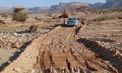 مدير عام حجر الصيعر بن حصن  يطلع  على  العمل في إعادةاصلاح عقبة عكبان  بمديرية حجر الصيعر   