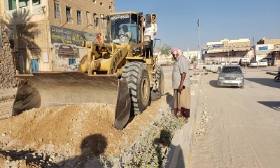  بدء أعمال رفع مخلفات السيول وقشط وتنظيف طريق حي شحوح بمدينة سيىئون