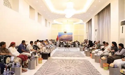 المحافظ بن ماضي يترأس لقاءً موسعًا للمكتب التنفيذي بحضور وزراء المالية والتربية والنفط والكهرباء