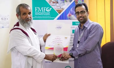 موظفي مكتب الإدارة المحلية بمديرية زمخ ومنوخ يعزون مدير عام المديرية في وفاة عمه