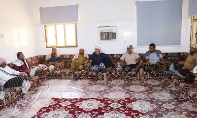 قائد الهبة الحضرمية الثانية يلتقي لجنة الزواج الجماعي في منطقة الضبيعة بمديرية ساه