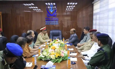 قائد المنطقة العسكرية الثانية يقوم بزيارة تفقدية لميناء المكلا البحري