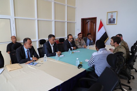 محافظ حضرموت يبحث مع رئيس فريق الشؤون المدنية بالولايات المتحدة خطوات تعزيز الأمن بالمحافظة 