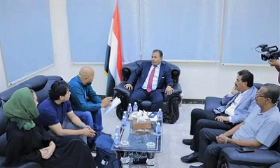 الوكيل العامري يناقش أنشطة برنامج الأغذية العالمي بوادي وصحراء حضرموت
