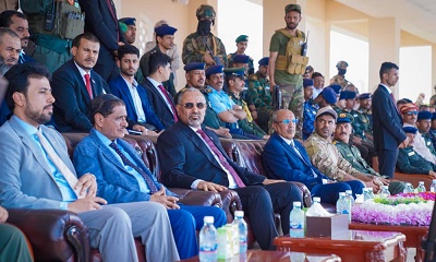 الزُبيدي والبحسني يشهدان عرضًا عسكريًا لطلاب كلية الشرطة بحضرموت
