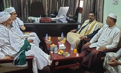 عميد كلية الشريعة والقانون جامعة الأحقاف يستقبل مدير عام مديرية تريم