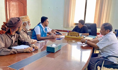 المدير العام لمدينة المكلا يبحث تنفيذ عدد من مشاريع مؤسسة يماني بالمديرية