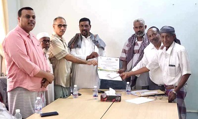 اتحاد نقابات عمال حضرموت الوادي والصحراء يكرّم العمال المبرزين بمديرية تريم