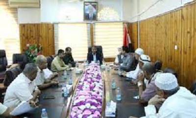 برئاسة الوكيل العامري .. اجتماع لتنسيق الجهود بين الأجهزة الأمنية وغرفة تجارة وصناعة وادي وصحراء حضرموت