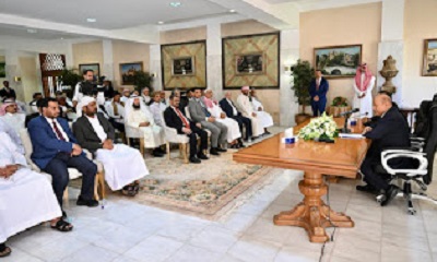 رئيس مجلس القيادة الرئاسي يؤكد على الدور الرائد لأبناء محافظة حضرموت في مختلف الميادين