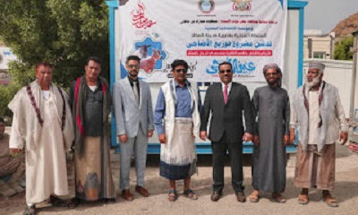 الوكيل العامري يؤدي صلاة عيد الاضحى ويتبادل التهاني مع جموع المصلين بجامع سيئون
