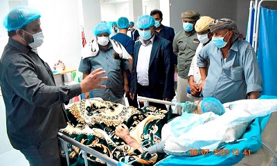 الوكيل العامري يطمئن على صحة الشخصية القيادية والاجتماعية الشيخ مبروك بن سويدان