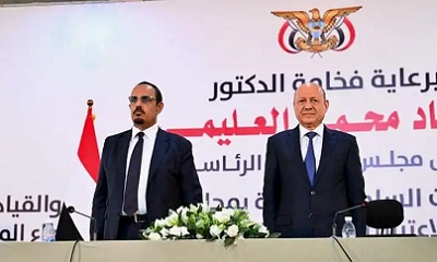 رئيس مجلس القيادة يعزي محافظ حضرموت ويطلع على أوضاع المحافظة