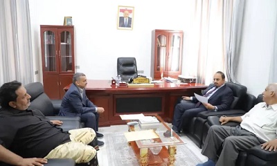 محافظ حضرموت يؤكد على اهمية دعم الاستثمار وتقديم التسهيلات لتخديم المنطقة الصناعية بالشحر