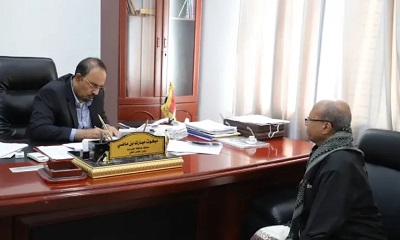 المحافظ بن ماضي يطلع على نشاط مؤسسة حضرموت للتراث ويوجه بطباعة كتاب “تاريخ حضرموت العسكري