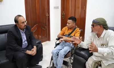 محافظ حضرموت يُشيد بالهمّة العالية للشاب علي بن الشيبة ويؤكد تقديم الرعاية والاهتمام بذوي الهمم