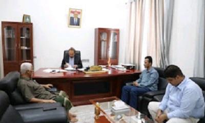 محافظ حضرموت يعمّد عقد مشروع شق وسفلتة 20 كيلو متر بالضليعة ويؤكد أهميته في الربط بين مديريات الضليعة وعمد ودوعن