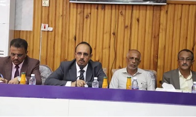 المحافظ بن ماضي يُباشر مهام عمله بالمجمع الحكومي بالديس الشرقية ويلتقي المواطنين ويعقد لقاءً موسعاً بالمديرية