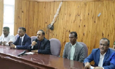 المحافظ بن ماضي يعقد لقاءً موسعًا بالمجمع الحكومي بمديرية الريدة وقصيعر ويوجه بمشاريع تلامس المواطنين