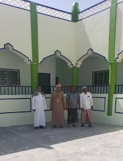 مدير عام مديرية السوم بطلع على التجهيزات الأخيرة للاستلام الابتدائي لمشروع روضة الأحقاف بمنطقة السوم