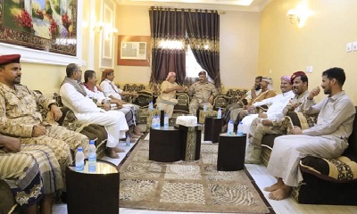 قائد المنطقة العسكرية الثانية يزور الدكتور صالح حسين بن سميدع في بيته، ويلتقي بعددا من وجهاء وأعيان ال سميدع