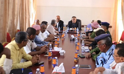 وكيل محافظة حضرموت يعقد اجتماع بالهيئة الإدارية للمجلس المحلي وأعضاء المكتب التنفيذي بمديرية سيئون