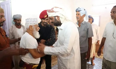 الشيخ بن حبريش يطمئن على صحة الشخصية القبلية كرامة بن عمرو بن حمادة الثعيني
