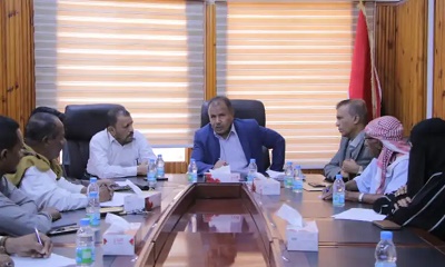الوكيل العامري يناقش مع فرع اتحاد نقابات عمال وادي حضرموت سبل تحسين معيشة الموظفين في القطاع الحكومي