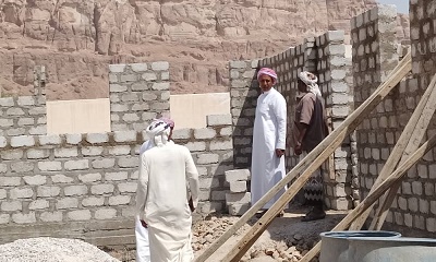 مدير عام مديرية السوم يتفقد سير العمل في مشروعي بناء مدرسة برهوت الأساسية و بناء الوحدة الصحية بمنطقة المخيبية