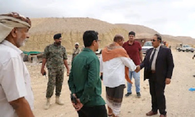 محافظ حضرموت يتفقد أعمال ردم طريق بارادم امبيخة تمهيدًا للسفلتة بطول 11 كيلومتر