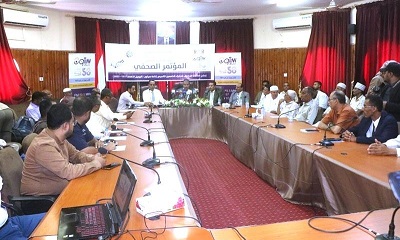 في المؤتمر الصحفي لإذاعة سيئون للإعلان عن بدء فعاليات اليوبيل الذهبي وإطلاق الموقع الإلكتروني للإذاعة 