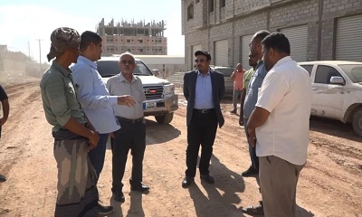 محافظ حضرموت يتفقّد عددًا من مشاريع الطرق والمسارات الجديدة بمدينة المكلا