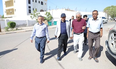 المحافظ بن ماضي يتفقد التجهيزات لإعادة تأهيل مبنيي إذاعة المكلا ومكتب المالية بديوان المحافظة