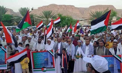 وقفة تضامنية في مدينة تريم دعما للمقاومة الفلسطينية وتنديدا بجرائم الإحتلال
